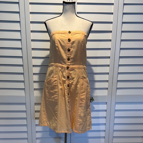 American Eagle Outfitters Dresses & Skirts - American Eagle Gold Strapless Buttoned Midi lined Sundress with side zipper.